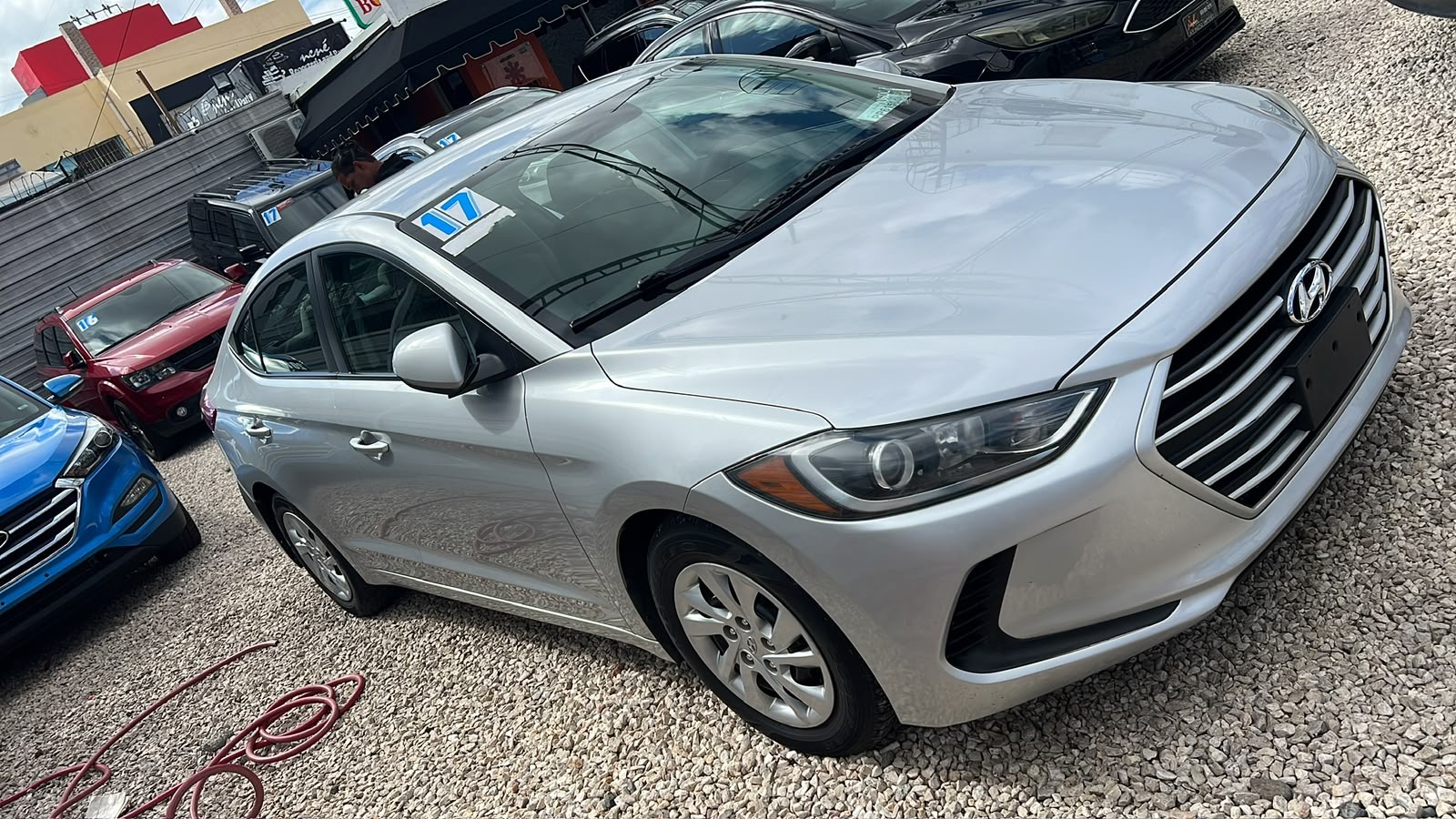 Hyundai Elantra 2017 · Plata
