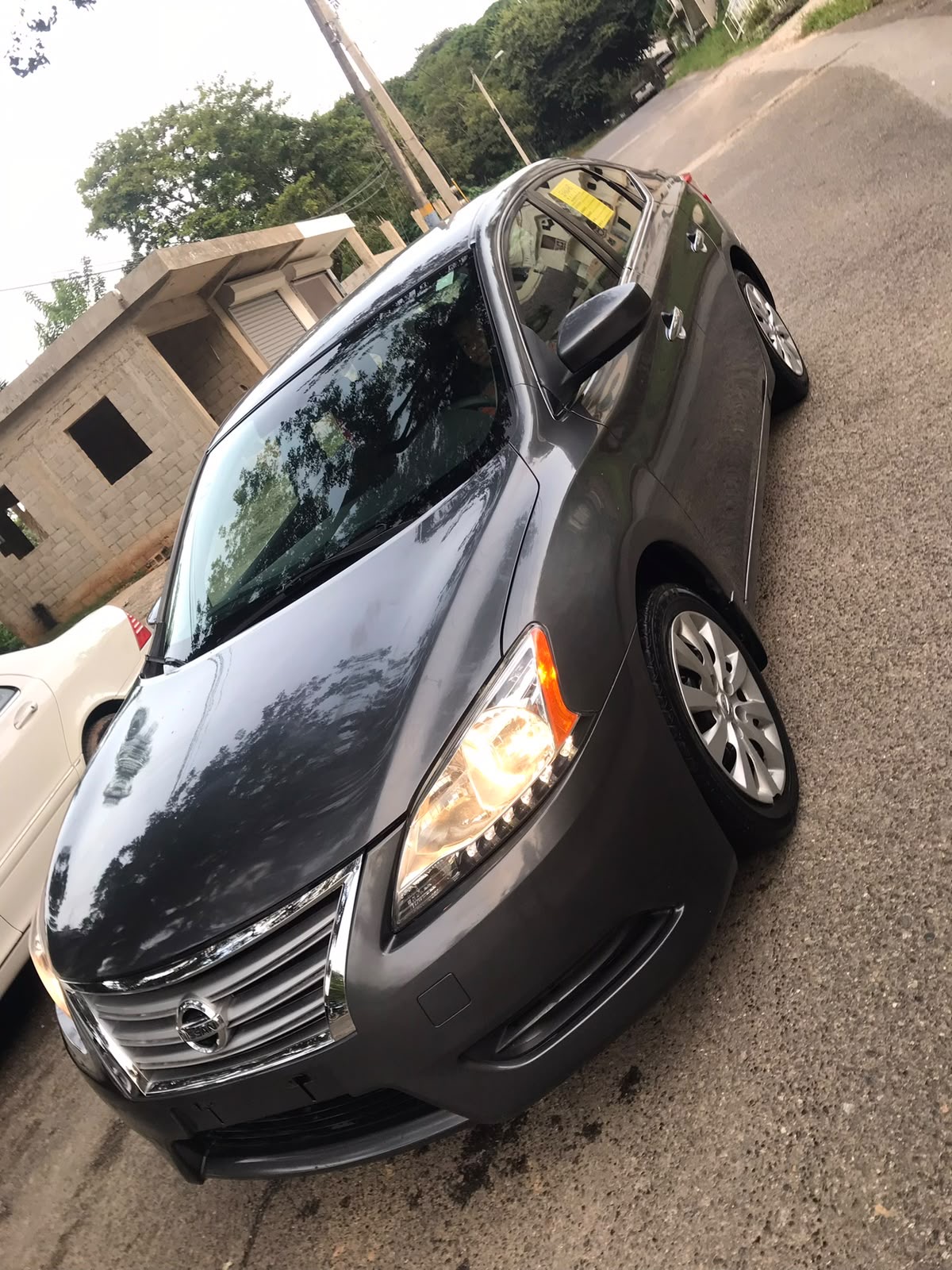 Nissan Sentra · Gris